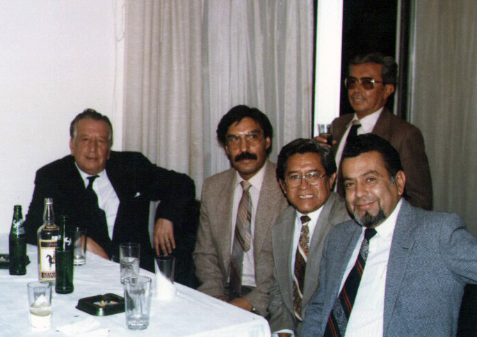 Drs. Raúl Vaca, Fernando Checa, Guido Santillán, Edgar Rentería y de pie Fausto Tafur